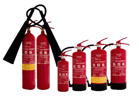 Zestaw gaśnic proszkowych o różnej pojemności, Set of powder fire extinguishers in various sizes.